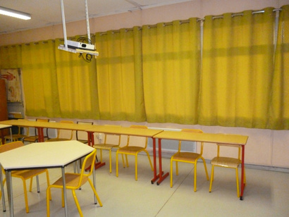 Ici des rideaux non-feu M1. Nous avons une larges gammes pour les écoles et les collectivités. Nos tissus Occultant, obscurcissant, thermique / anti froid, phonique / acoustique, bioactif / anti microbiens, Teflon, Dralon, H²O, déperlant, imperméable