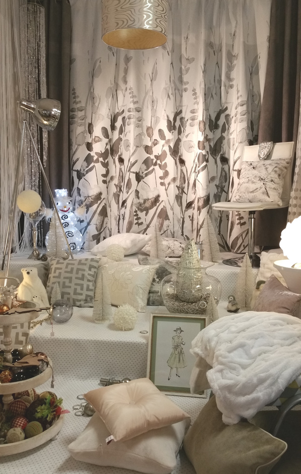 Boutique nos imprimé blanc et objet de décoration, tissus tapissier dans notre boutique La Lauragaise Des Tissus RD Créations à 1km de Revel, proche de Castres Castelnaudary Toulouse Lavaur 